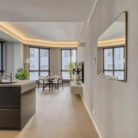 Apartmán San Babila Tower With Panoramic Terrace Overlooking Duomo By Rentopolis