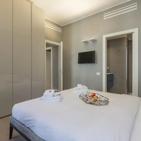 Apartmán San Babila Tower With Panoramic Terrace Overlooking Duomo By Rentopolis Milán