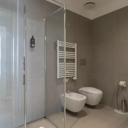 San Babila Tower With Panoramic Terrace Overlooking Duomo By Rentopolis