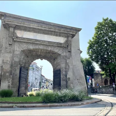 Wonderful Downtown Apartment-hd Netflix, King-size Bed, Two Minutes' Walk From Metro Mediolan