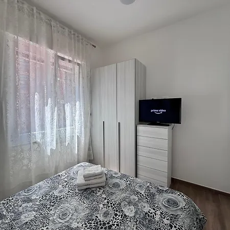 Bilocale In Bande Nere-metro Rossa Duomo Apartamento