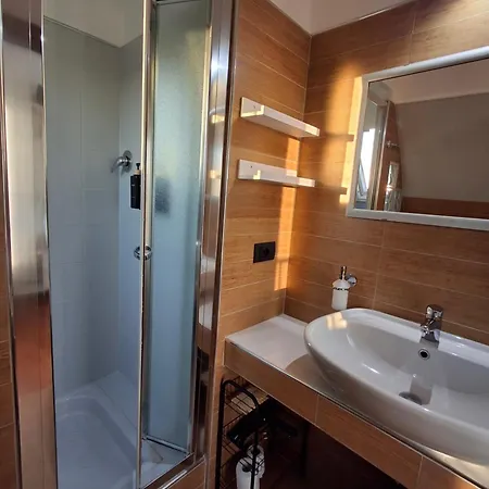 Terrazzo Di Bicocca Niguarda M5 M3 Ice Park Central & Garibadi Station *