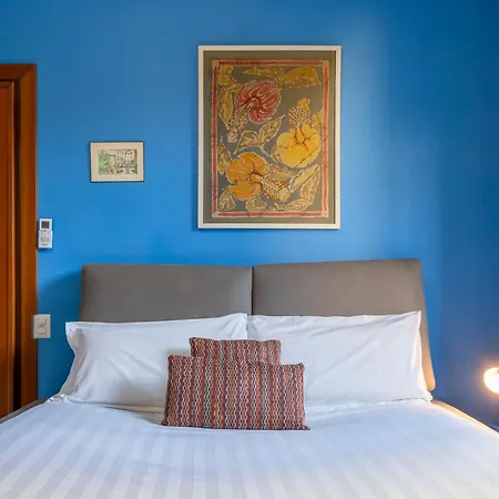 Privata Bagno E Balcone Duomo Battaglia 3* Milánó