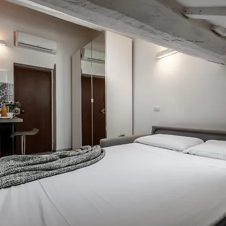 Stayeasy Corso 9 - Attic Milan