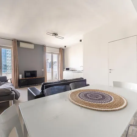 La Vista Sulla Citta - 8vo Piano Attico Mozzafiato Milano