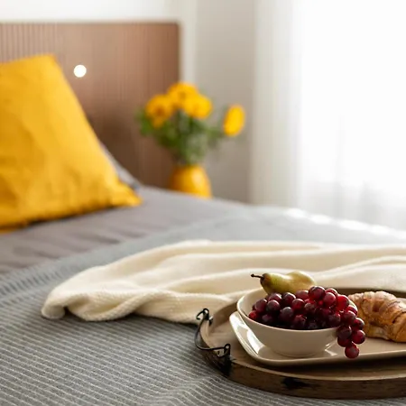 The Golden Retreat - San Babila Duomo Apartament Mediolan