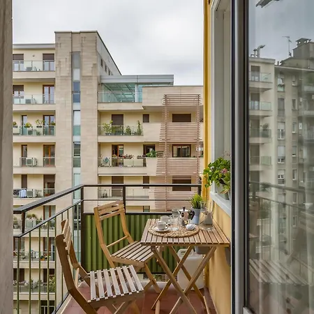 Flat With Private Balcony - Close To Life, Corso