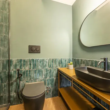Zuretti Modern Comfort Near Station Milan
