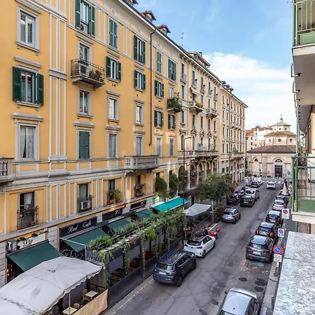 Design Penthouse In Porta Venezia *