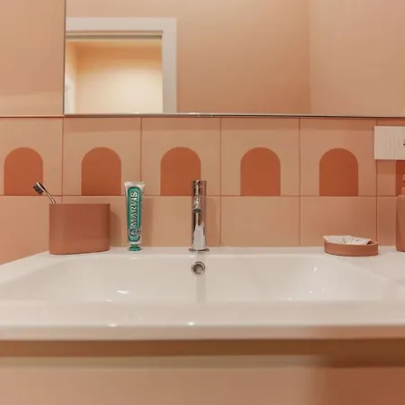 The Rent - Characterful Two-bedroom Flat Steps From Palestro * Milan