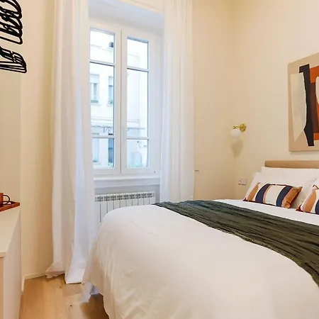 The Rent - Characterful Two-bedroom Flat Steps From Palestro Daire *