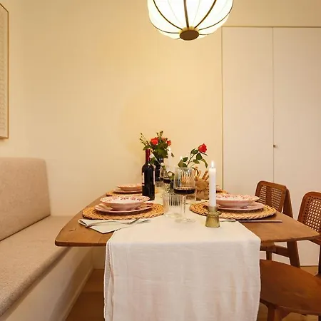 Daire The Rent - Characterful Two-bedroom Flat Steps From Palestro *