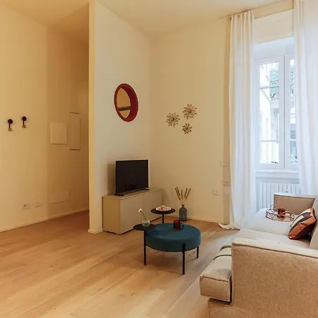 The Rent - Characterful Two-bedroom Flat Steps From Palestro