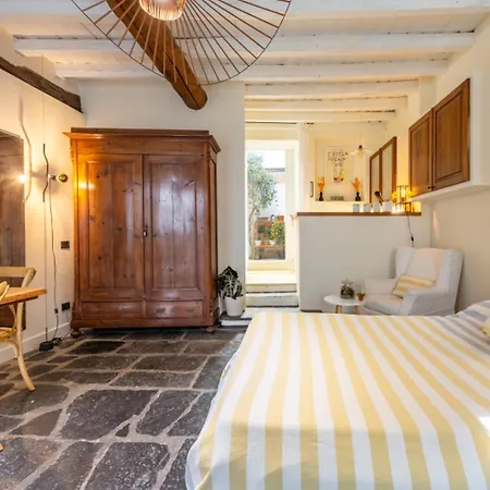 Апартаменты Navigli Authentic Charm In A Historic
