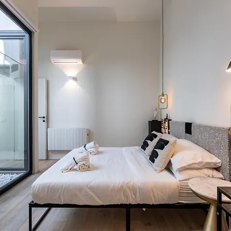 Semesterbostad Loft In With Private Terrace & Jacuzzi