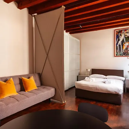 Youhosty - Anfiteatro 12 *