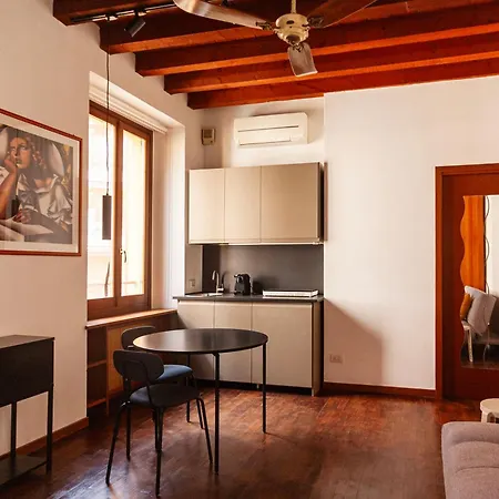 Youhosty - Anfiteatro 12 מילאנו