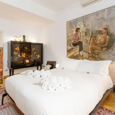 Youhosty - Brera 17 מילאנו