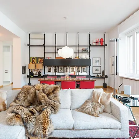 Youhosty - Brera 17 מילאנו