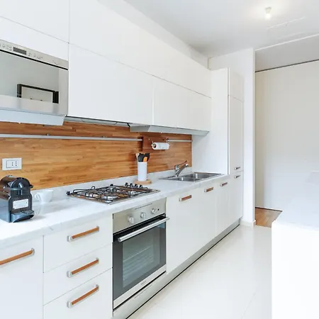 Youhosty - Brera 17 *