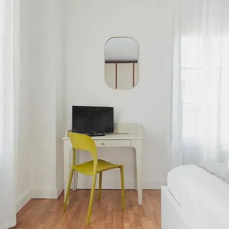 Gohost - Stylish And Charming Flat Between Navigli And Duomo Lägenhet *