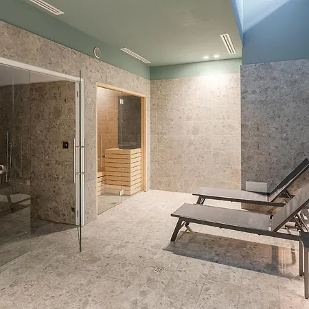 Habitat green-futuristico con spa e piscina Milano