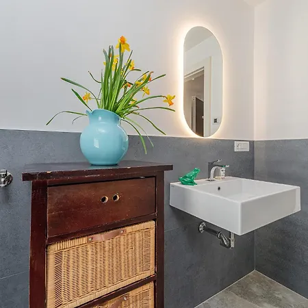 Habitat green-futuristico con spa e piscina * Milano