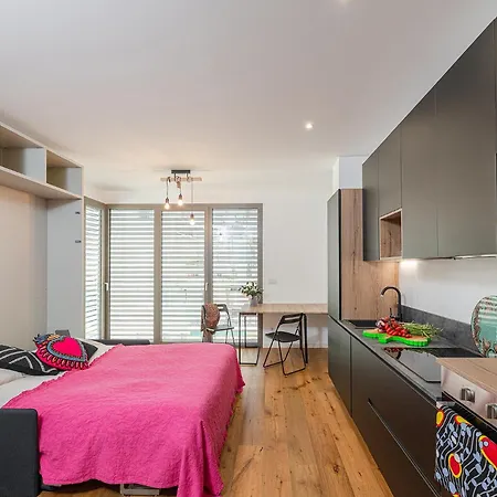 Habitat green-futuristico con spa e piscina Milano