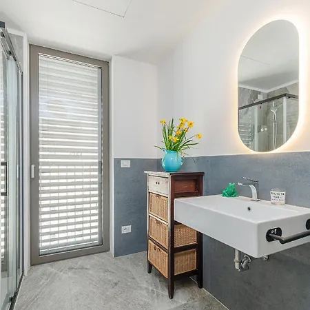 Habitat green-futuristico con spa e piscina Appartamento *