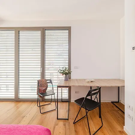 Habitat green-futuristico con spa e piscina Milano