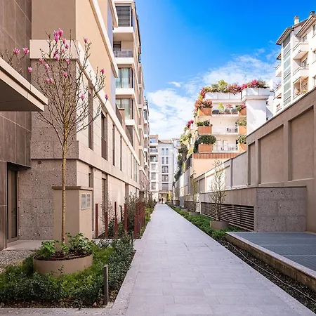 Habitat green-futuristico con spa e piscina