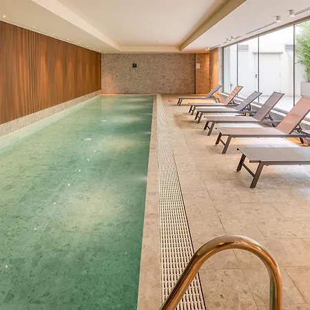 Habitat green-futuristico con spa e piscina Milano