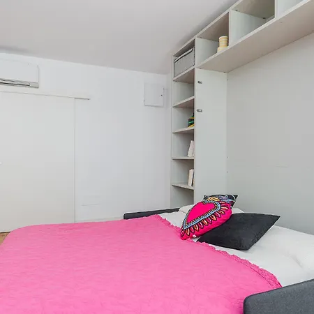 Habitat green-futuristico con spa e piscina