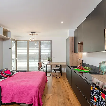 Habitat green-futuristico con spa e piscina