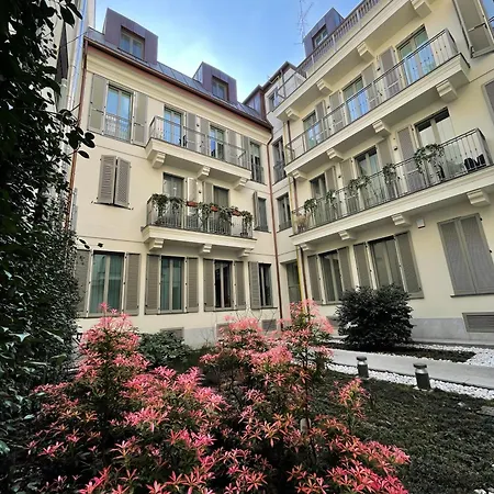 New Quiet And Design In The Heart Of * Milán