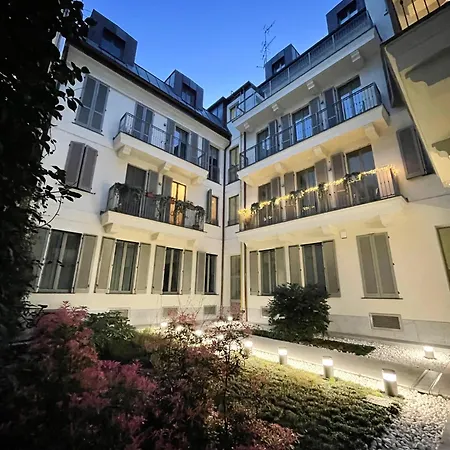 New Quiet And Design In The Heart Of * Milán
