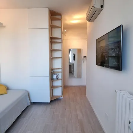 Luminoso Monolocale Mm3 Dergano Sky Legnone Apartman *