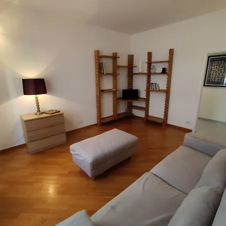 Costanza In Giallo *