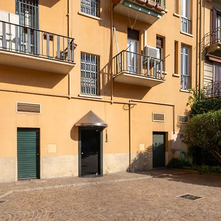 Italianflat - Spacious 3 Bedroom With Balcony San Babila Area Apartment Milan