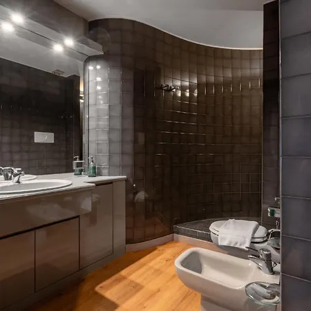 Italianflat - Spacious 3 Bedroom With Balcony San Babila Area * Milan