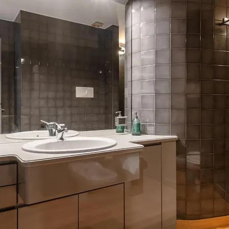 Italianflat - Spacious 3 Bedroom With Balcony San Babila Area Apartment Milan