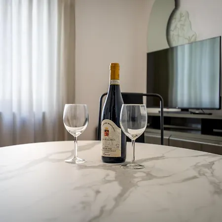 Italianflat - Spacious 3 Bedroom With Balcony San Babila Area Apartment Milan