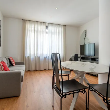 Apartment Italianflat - Spacious 3 Bedroom With Balcony San Babila Area Milan