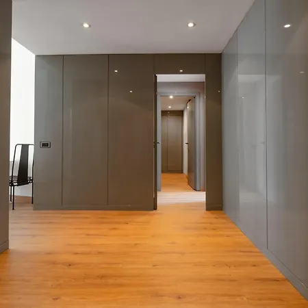 Italianflat - Spacious 3 Bedroom With Balcony San Babila Area Apartment