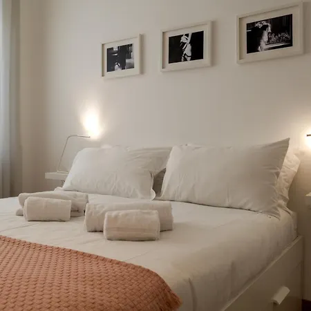 Italianflat - Elegant Flat With Balcony M4 Tricolore - 7 Pax * Milán