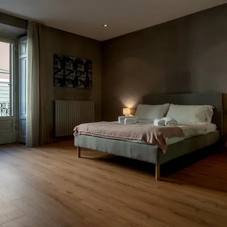 Italianflat - Spacious 3 Bedroom With Balcony San Babila Area Apartment