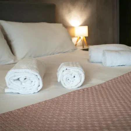 Italianflat - Elegant Flat With Balcony M4 Tricolore - 7 Pax * Milán