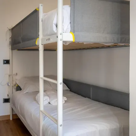 Italianflat - Elegant Flat With Balcony M4 Tricolore - 7 Pax * Milán