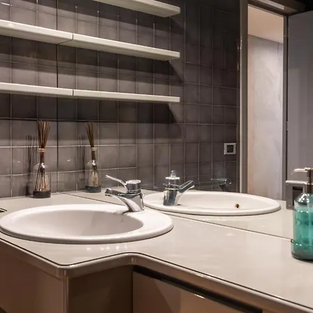 Apartment Italianflat - Spacious 3 Bedroom With Balcony San Babila Area Milan