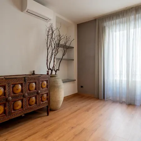 Italianflat - Spacious 3 Bedroom With Balcony San Babila Area *